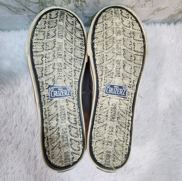 Wisconsin Badgers CRUZERZ Canvas Slip Ons - Picture 10 of 12